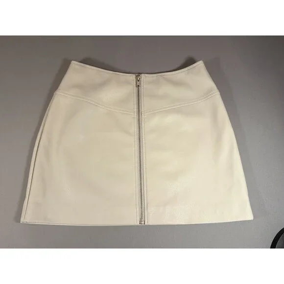 ASTR The Label Ecru Faux Leather Mini Skirt Small Zip Back - Picture 12 of 12
